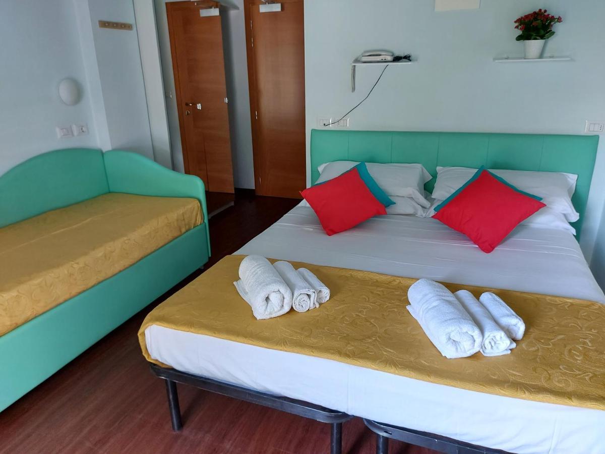 Hotel Senza Pensieri Riccione Exterior foto