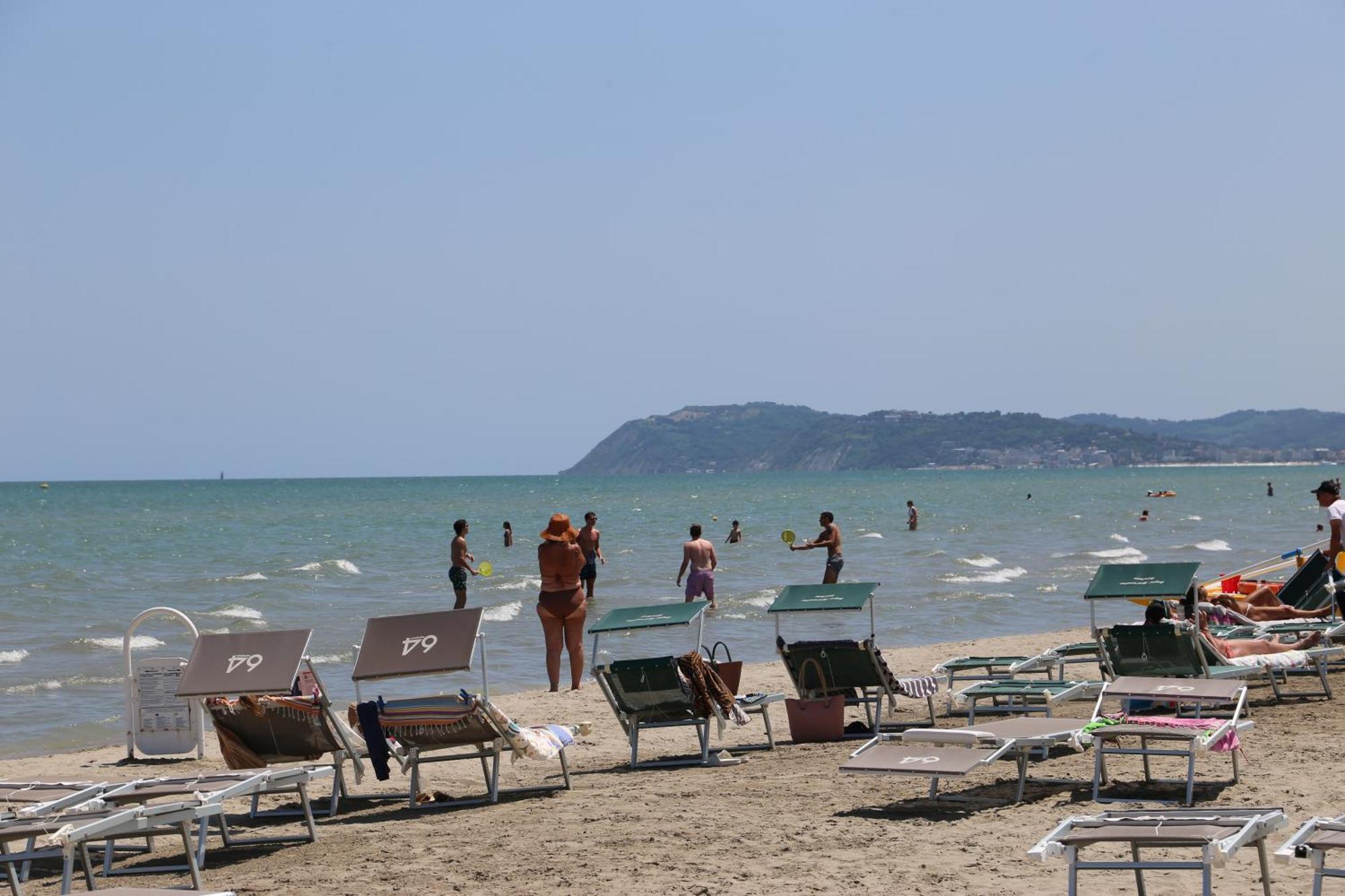 Hotel Senza Pensieri Riccione Exterior foto